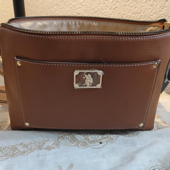 U.S. Polo Assn Womens Madison Avenue Crossbody Bag - Picture 1 of 8